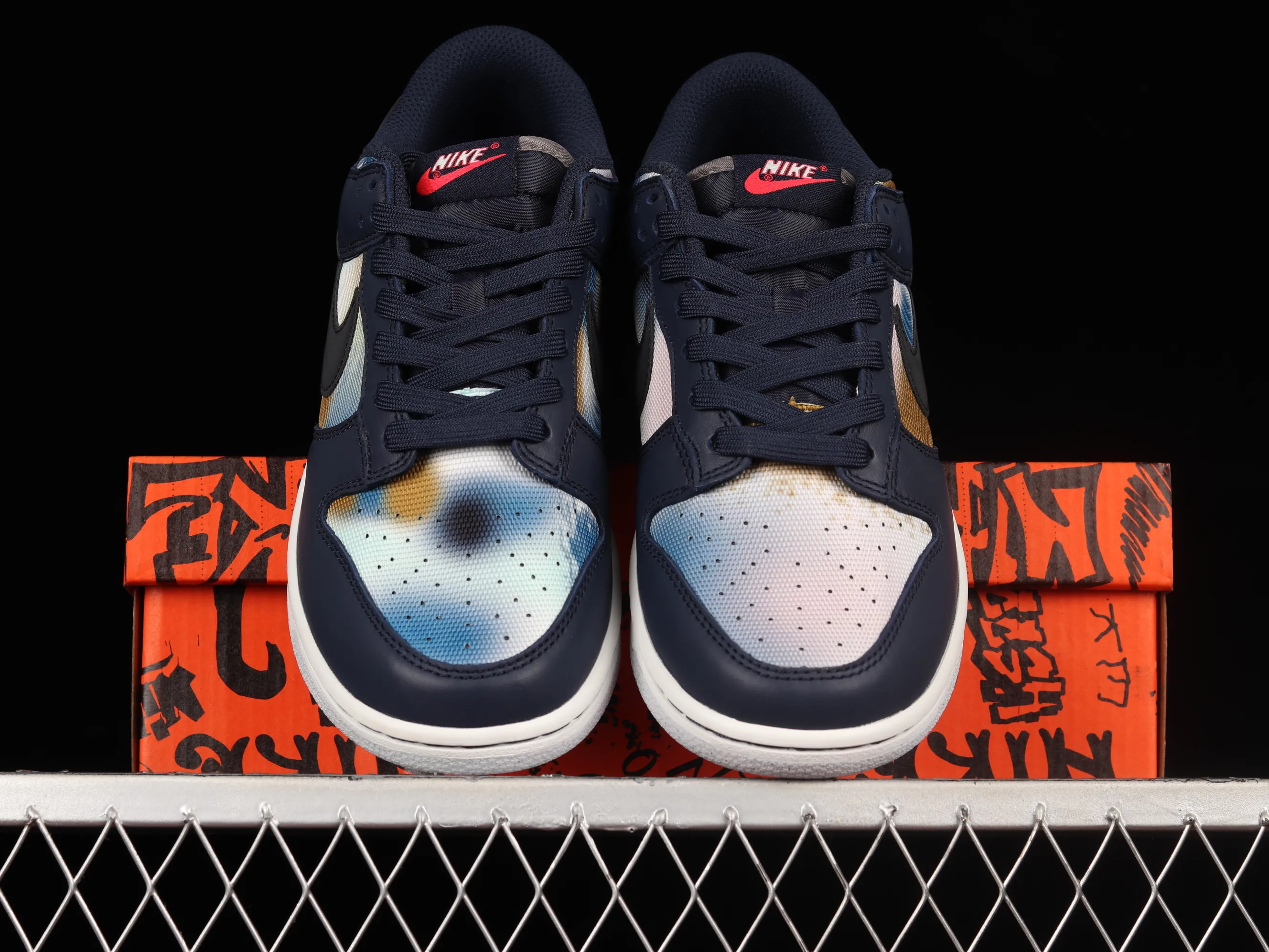 All Categories Nk SB Dunk Series Nk SB Dunk Low Low-top sneakers F version Nk Dunk Low "Graffiti" Street tie-dye graffiti SB low-top sports and leisure sneakers DM0108-400